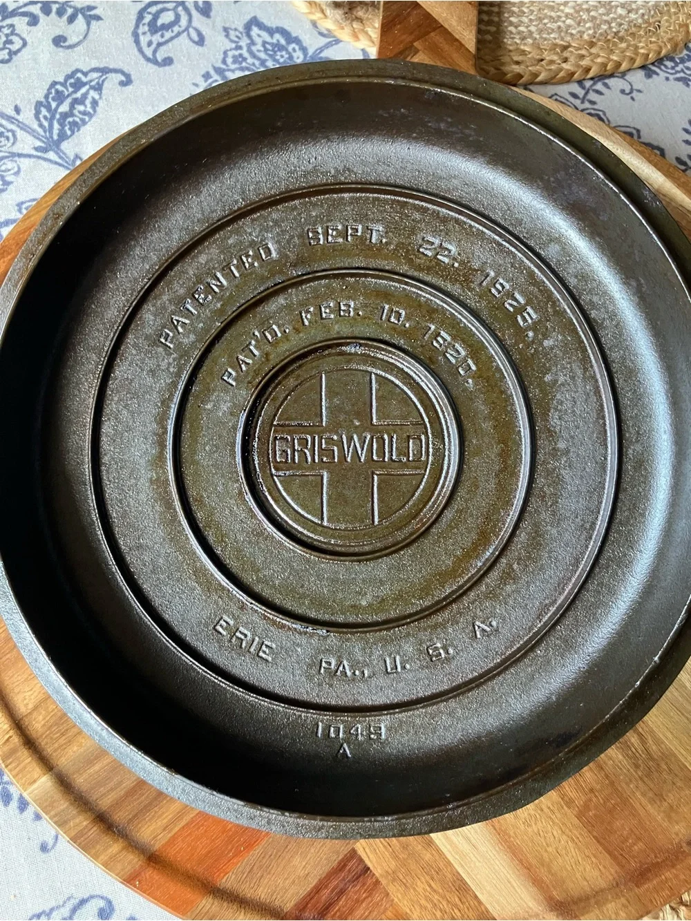 Vintage Griswold No. 9 Self-Basting Skillet Cover — Black Cast Iron